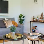 2og Links Helle 70m 2-zimmer Naehe Salzburg By Interhome *
