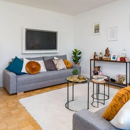 2og Links Helle 70m 2-zimmer Naehe Salzburg By Interhome *